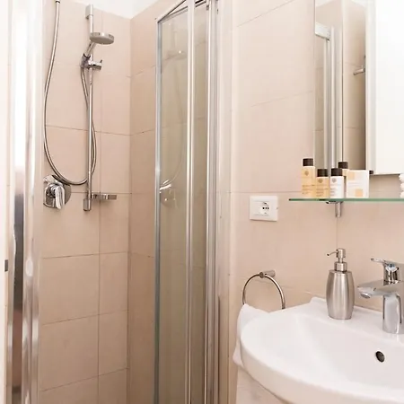 Oda ve Kahvaltı Rosa 3*